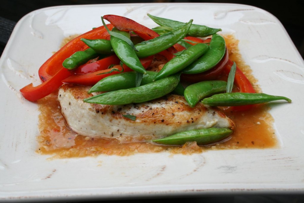 Chicken breast with roasted garlic tomato sauce, peppers and peas
